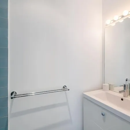A 2 Pas Du Port Avec Piscine Appartement