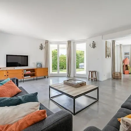 A 2 Pas Du Port Avec Piscine Appartement